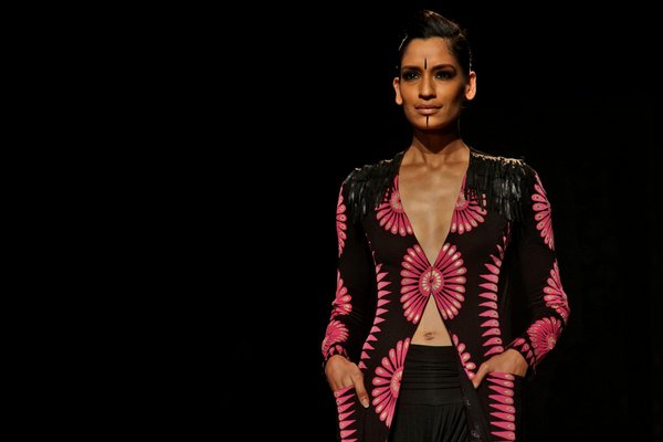 Creative Styling Tips: How to Rock a Kimono Jacket for Every UK Event