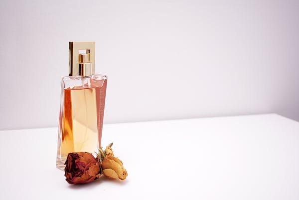 What defines a natural perfume? the essential insights